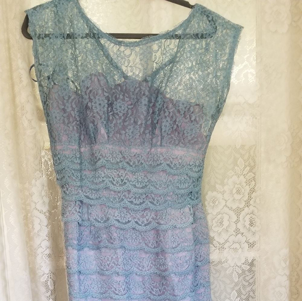 gorgeous vintage periwinkle lace dress